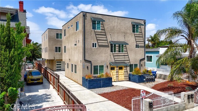 Building Photo - 3021 Raymond Ave