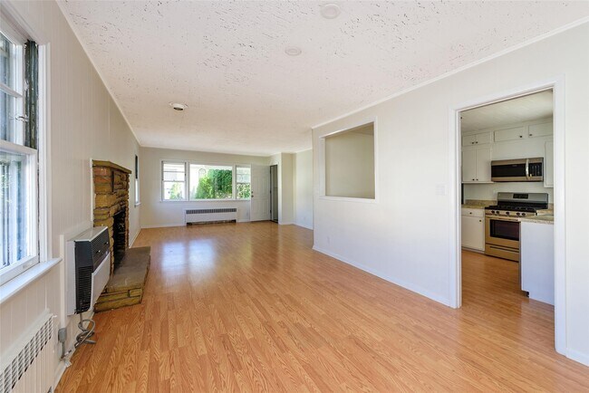 Building Photo - 101 Troy Ave