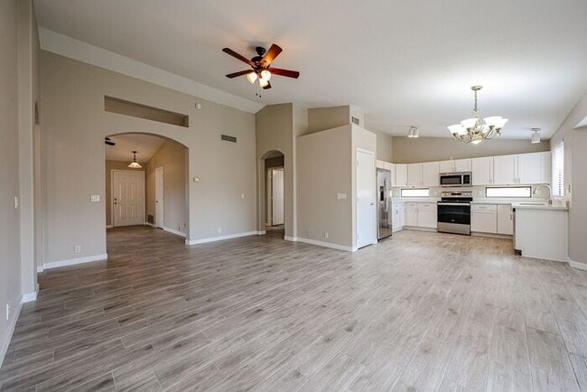 Building Photo - Welcome to this Charming 3 BEDROOM , 2 BAT...