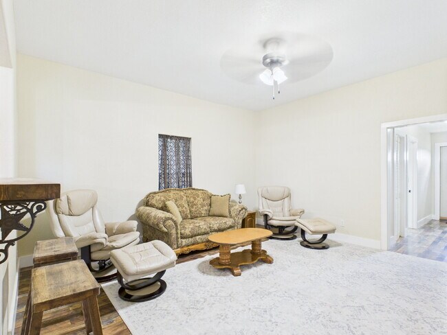 Building Photo - Furnished Move-in Ready 3/2