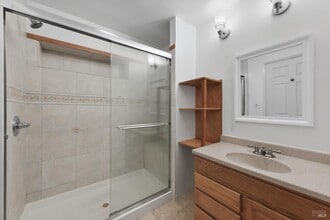 Building Photo - 12 Byron Cir