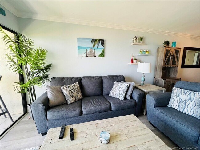 Building Photo - 10102 S Ocean Dr