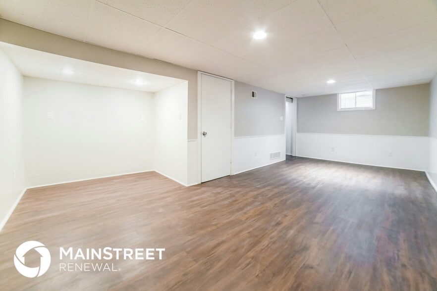 Building Photo - 2420 NW 4th St