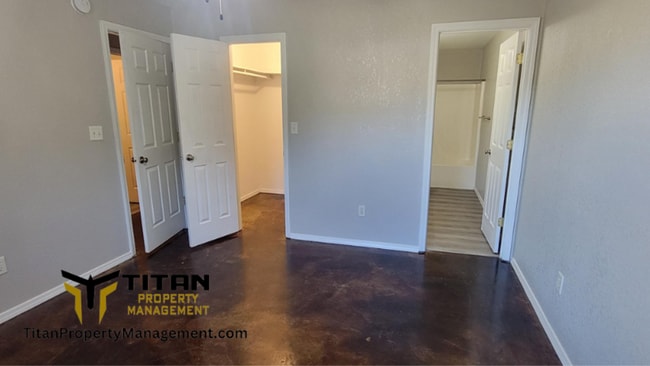 Building Photo - 3b/2b house