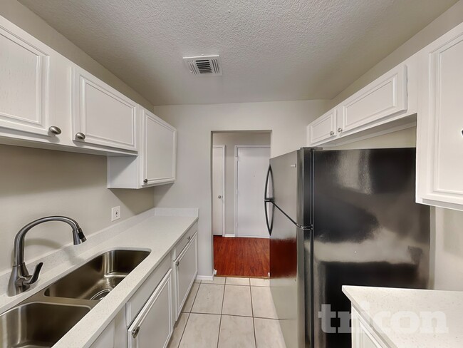 Building Photo - 2709 Star Ave