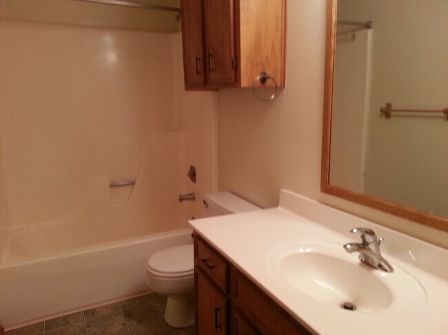 Building Photo - 128 Debra Ln