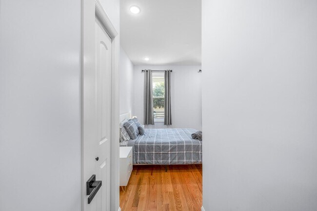 Building Photo - 207 68th St