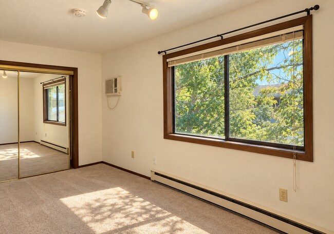 Building Photo - 3160 Eastwood Ct