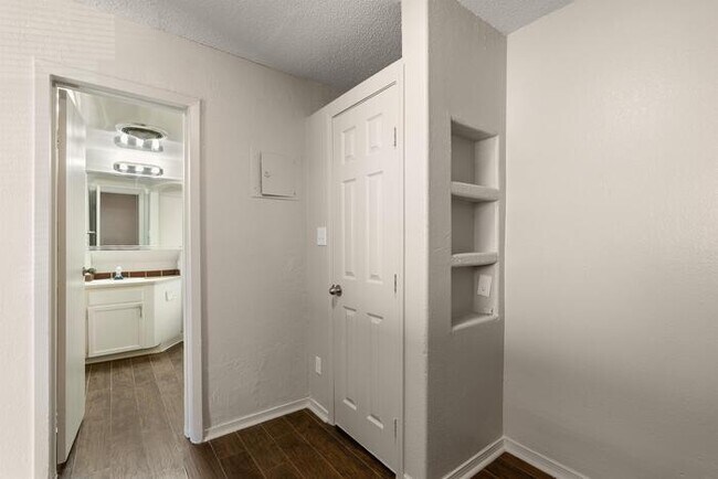 Building Photo - 2800 Vail Ave SE, Albuquerque, NM 87106, USA