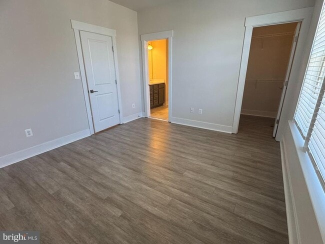 Building Photo - 213 Pomegranate Ln