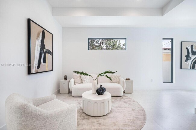 Building Photo - 2937 SW 21st St