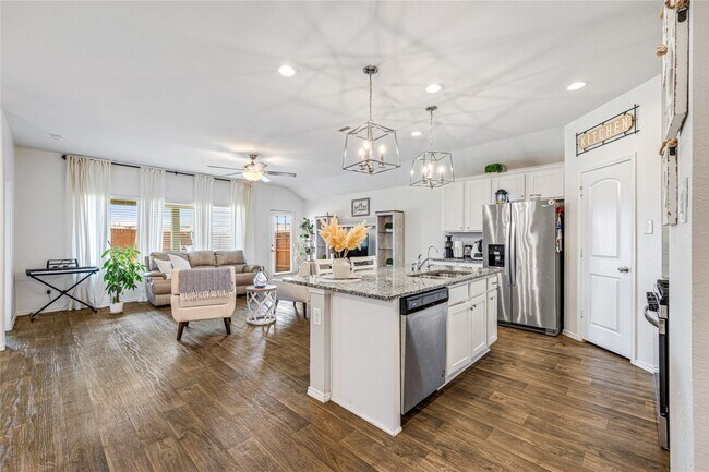 Building Photo - 22627 Petrizzi Ln