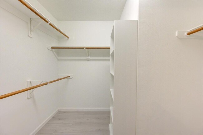 Building Photo - 15 Ledgestone Pl