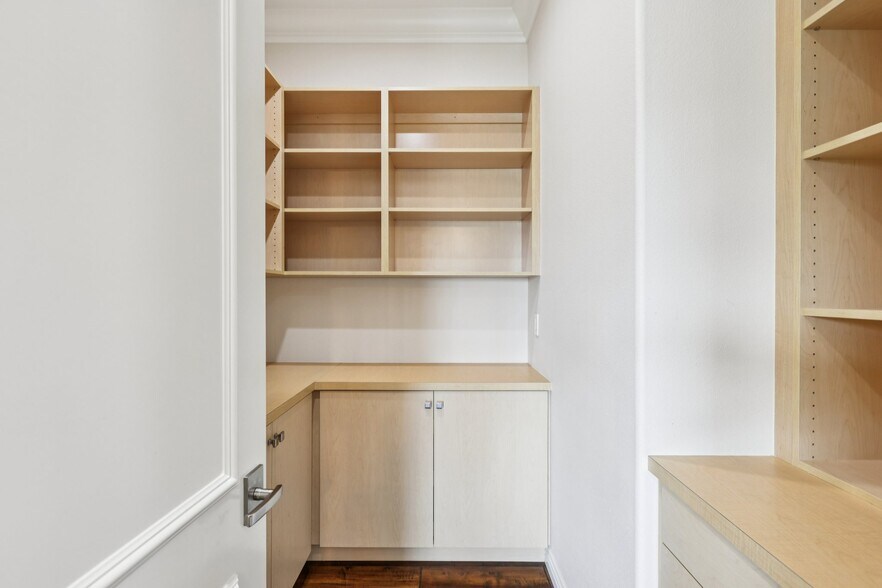 Building Photo - 27048 Triumph Ave