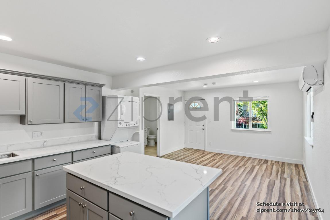 Building Photo - Unit A