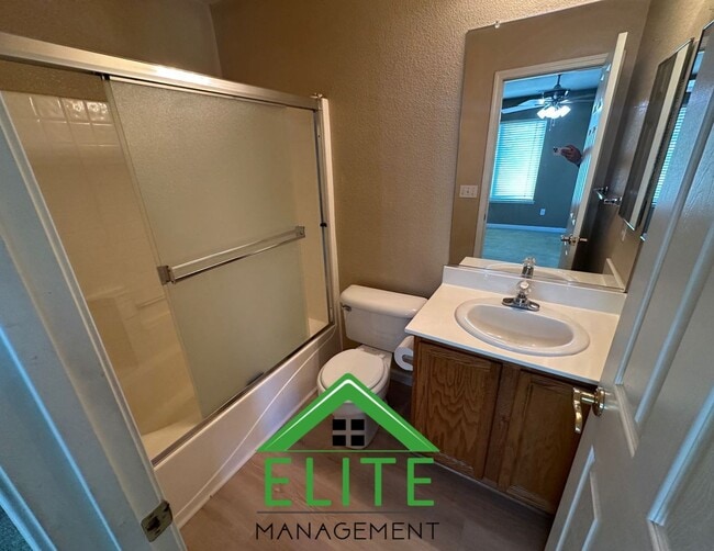 Building Photo - Spacious 6-Bedroom Home with Two Master Su...