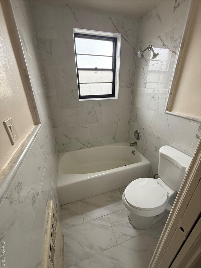 Building Photo - 190 1st St