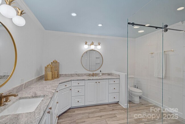 Building Photo - 18026 Whispering Oaks Dr