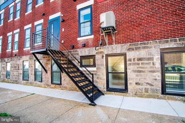 Building Photo - 129 S 49th St