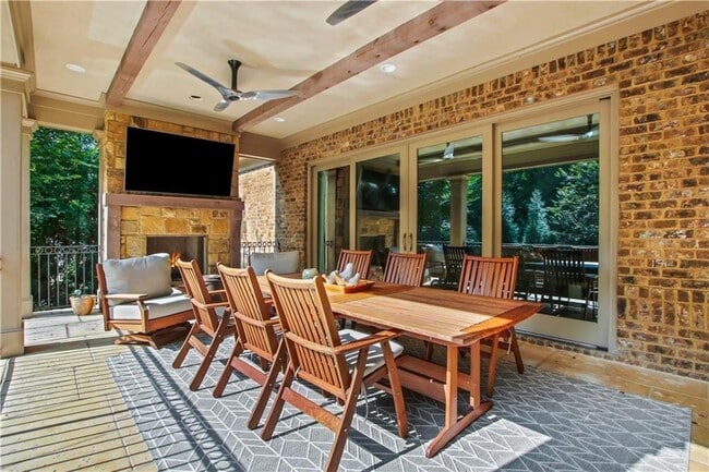 Building Photo - 5265 Peachtree Dunwoody Rd NE