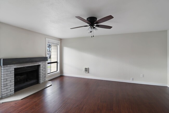 Building Photo - 3 Bed 2 Bath - Pet Friendly - NAS Whidbey