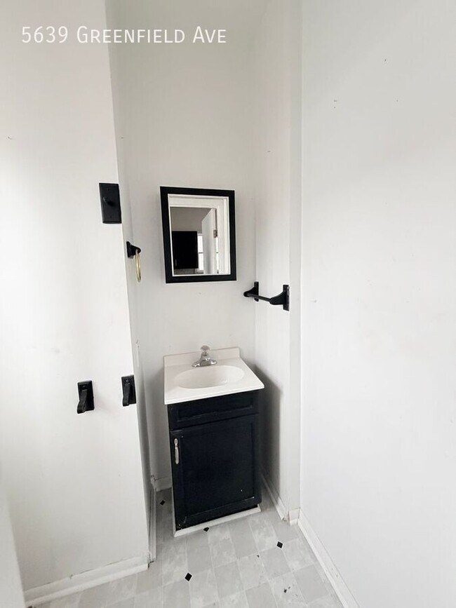 Building Photo - 5639 Greenfield Ave