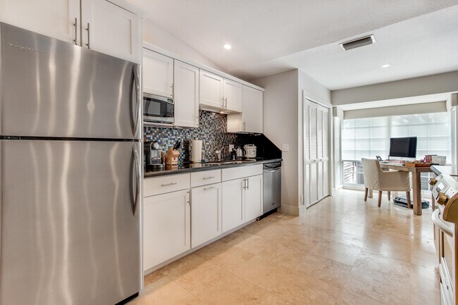 Building Photo - 2312 Las Casitas Dr