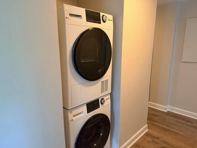 Building Photo - 2733 S Buchanan St