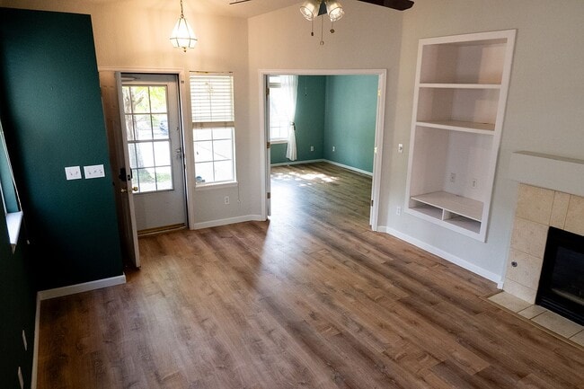 Building Photo - 462 Chambers Way