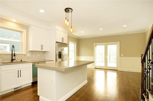 Building Photo - 150 Woodside Ave