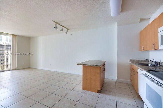 Building Photo - 423 NE 23rd St