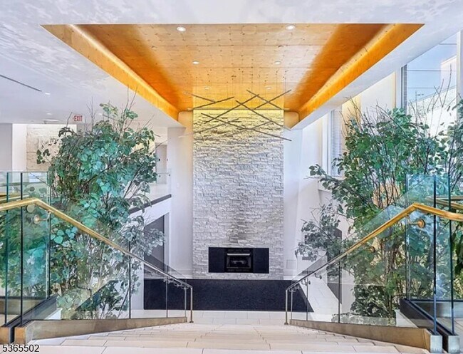 Building Photo - 1611 Hudson Park