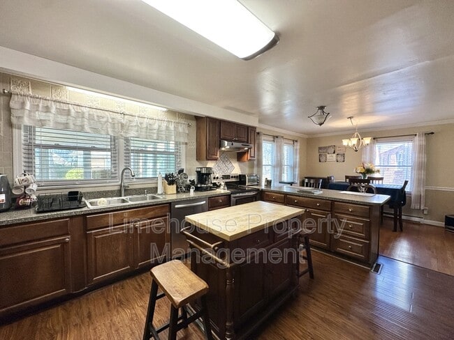 Building Photo - 316 Tudor Pl