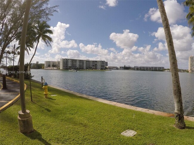 Building Photo - 18151 NE 31st Ct