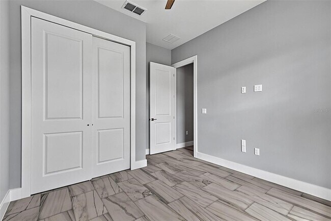 Building Photo - 70 Bannbury Ln