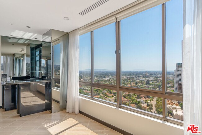 Building Photo - 10430 Wilshire Blvd