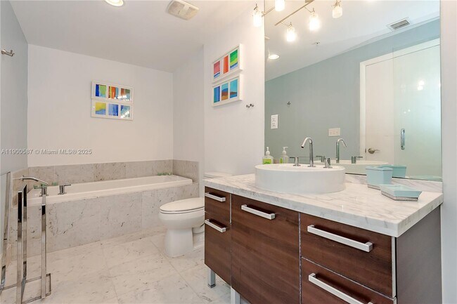 Building Photo - 253 NE 2nd St