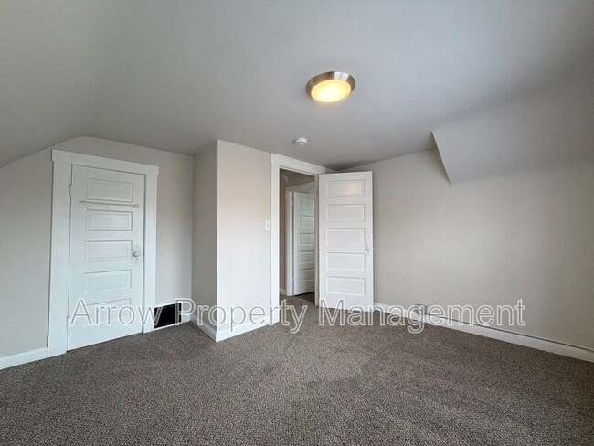 Building Photo - 2832 Dudley St