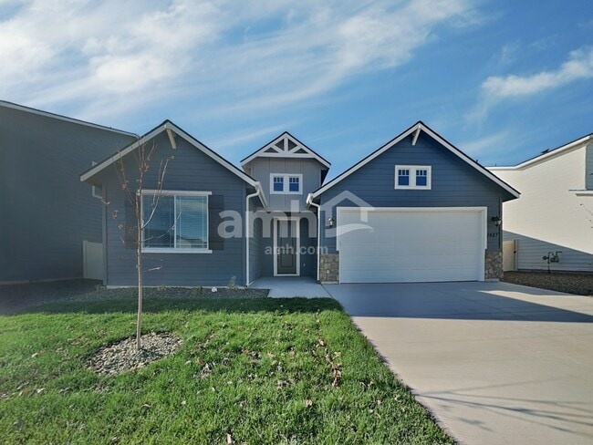 Building Photo - 1487 N Barkvine Ave