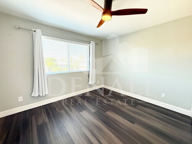 Building Photo - 811 E Chilton Dr