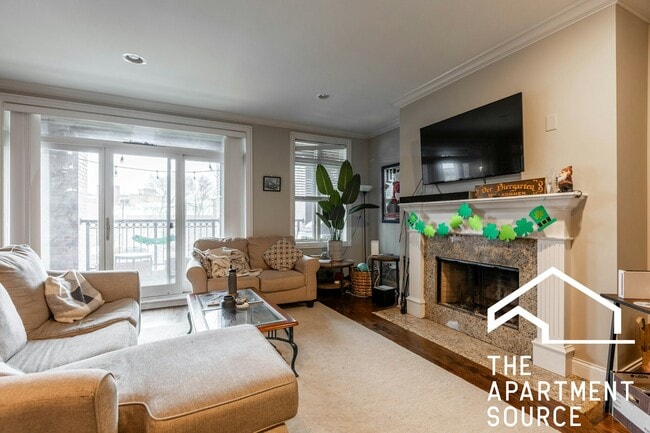 Building Photo - 1136 W Diversey Pkwy