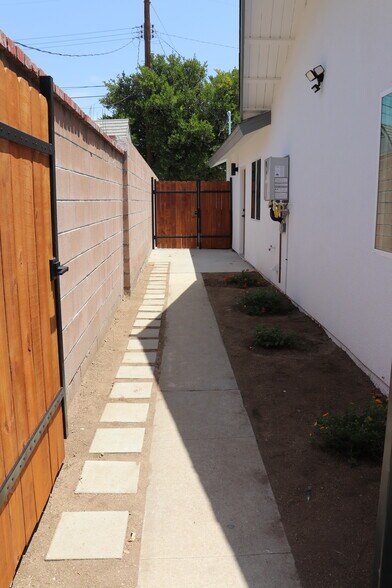 Building Photo - 9500 Penfield Ave