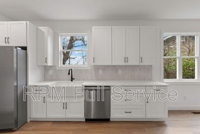 Building Photo - 2109 14th Ave N