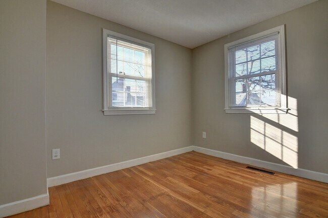 Building Photo - 30 Trull St
