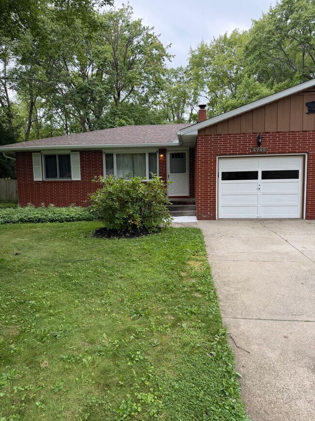 Building Photo - 4748-4752 Sunnyside Drive