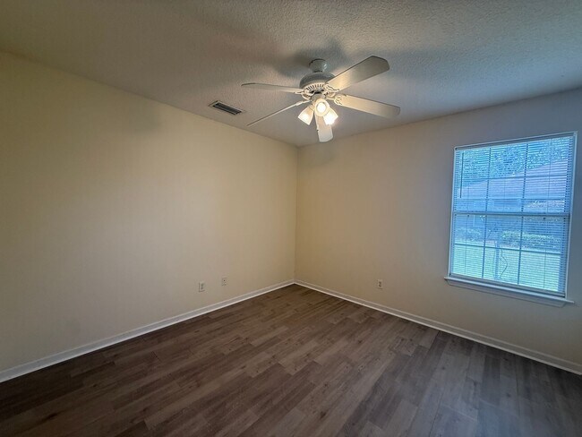 Building Photo - 221 Millcrest Dr