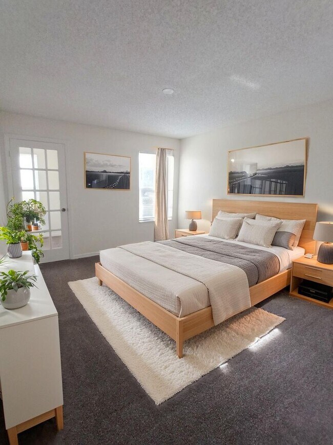 Building Photo - V1113