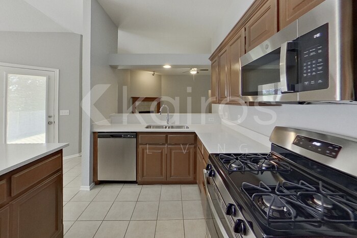 Building Photo - 912 SE 38th St