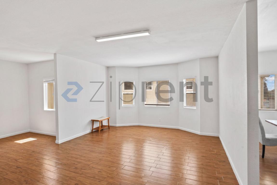Building Photo - Unit