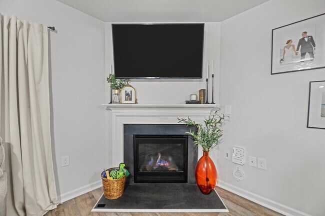 Building Photo - 301 Ginger Dr